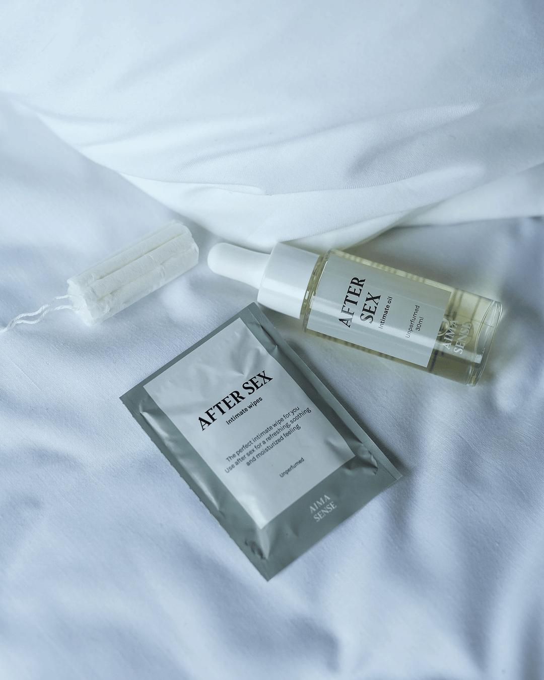 Produktbild av Aima Sense After Sex olja, wipes och tampong mot vit bakgrund